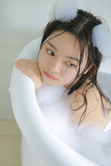 性奴老师穿乳环上锁野外调教